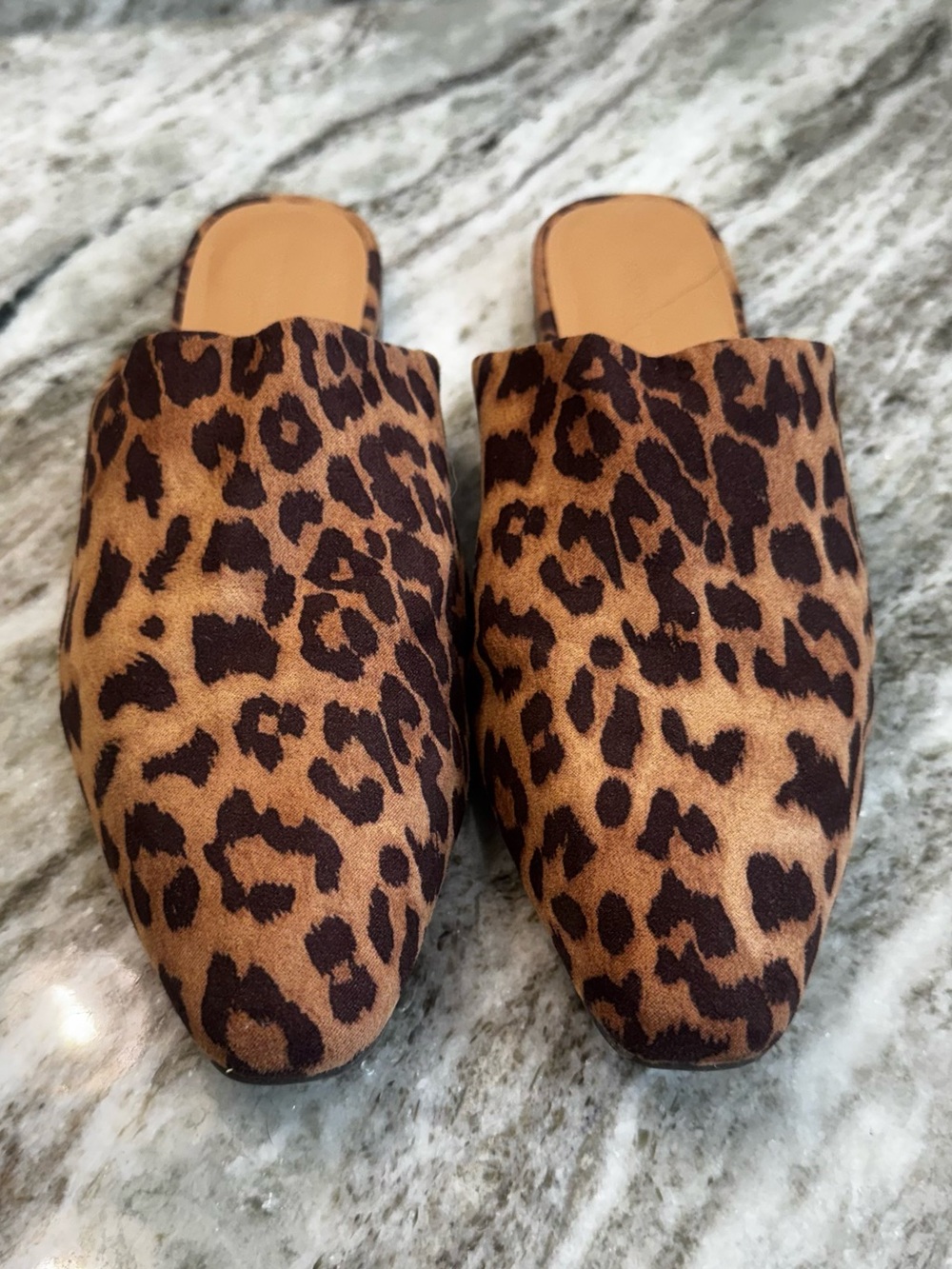 Banana Republic Low Heel Cheetah Mule size 7.5